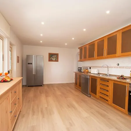 Hollywood - Sitio Calmo Com Piscina Aquecivel E Bbq - Villa